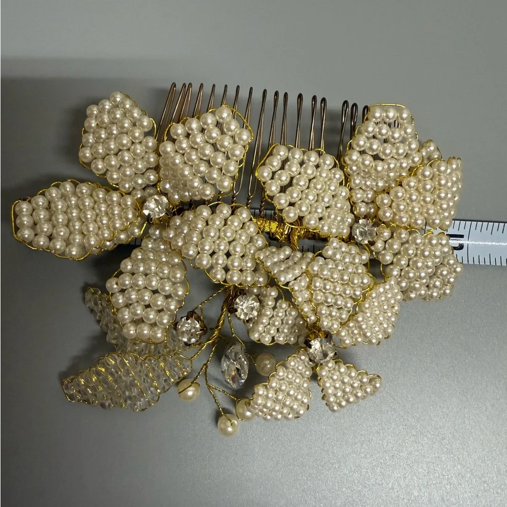 Elegant Pearl Floral Hair comb